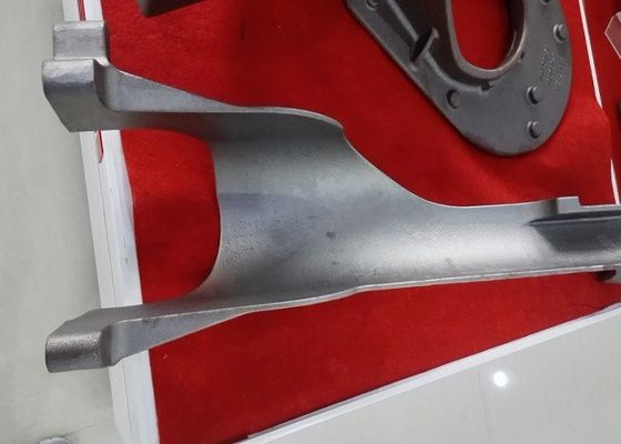 Produits moulés avancés de haute qualité OEM aux dimensions précises, support pour machines agricoles
