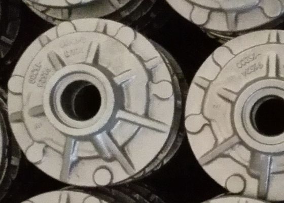 Pièces de moyeu arrière en fonte moulée OEM pour chariot élévateur, finition peinture avec dimensions précises