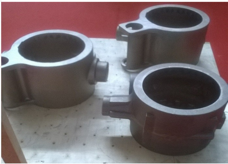 Pièces de fonderie de tête d'entraînement en fonte de sable de haute qualité OEM, dimensions précises, avec peinture de finition