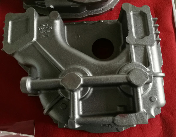 Pièces en fonte grise de haute qualité OEM moulées au sable, carter d'embrayage pour machines de construction